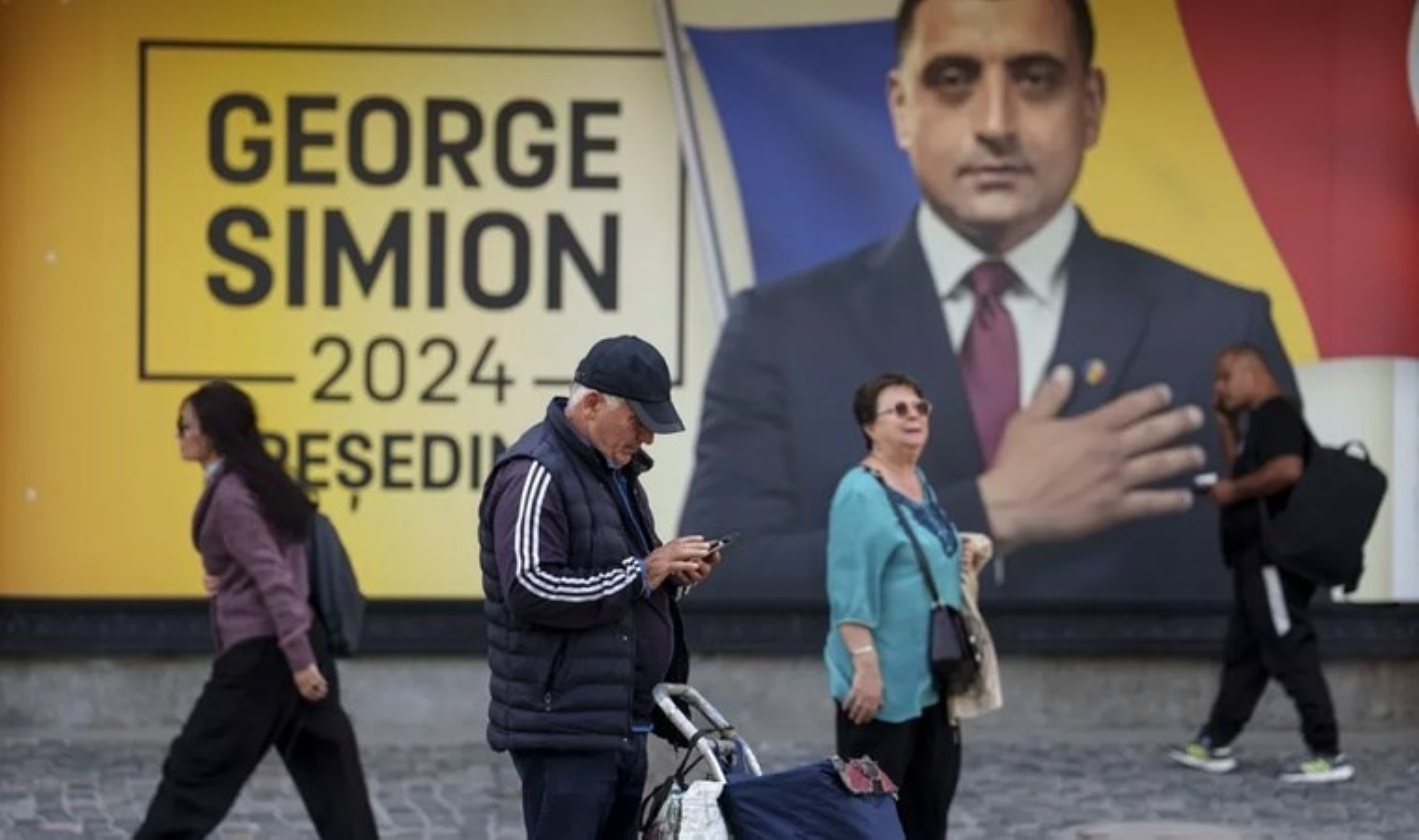 Romanya’da halk sandık başına gitti